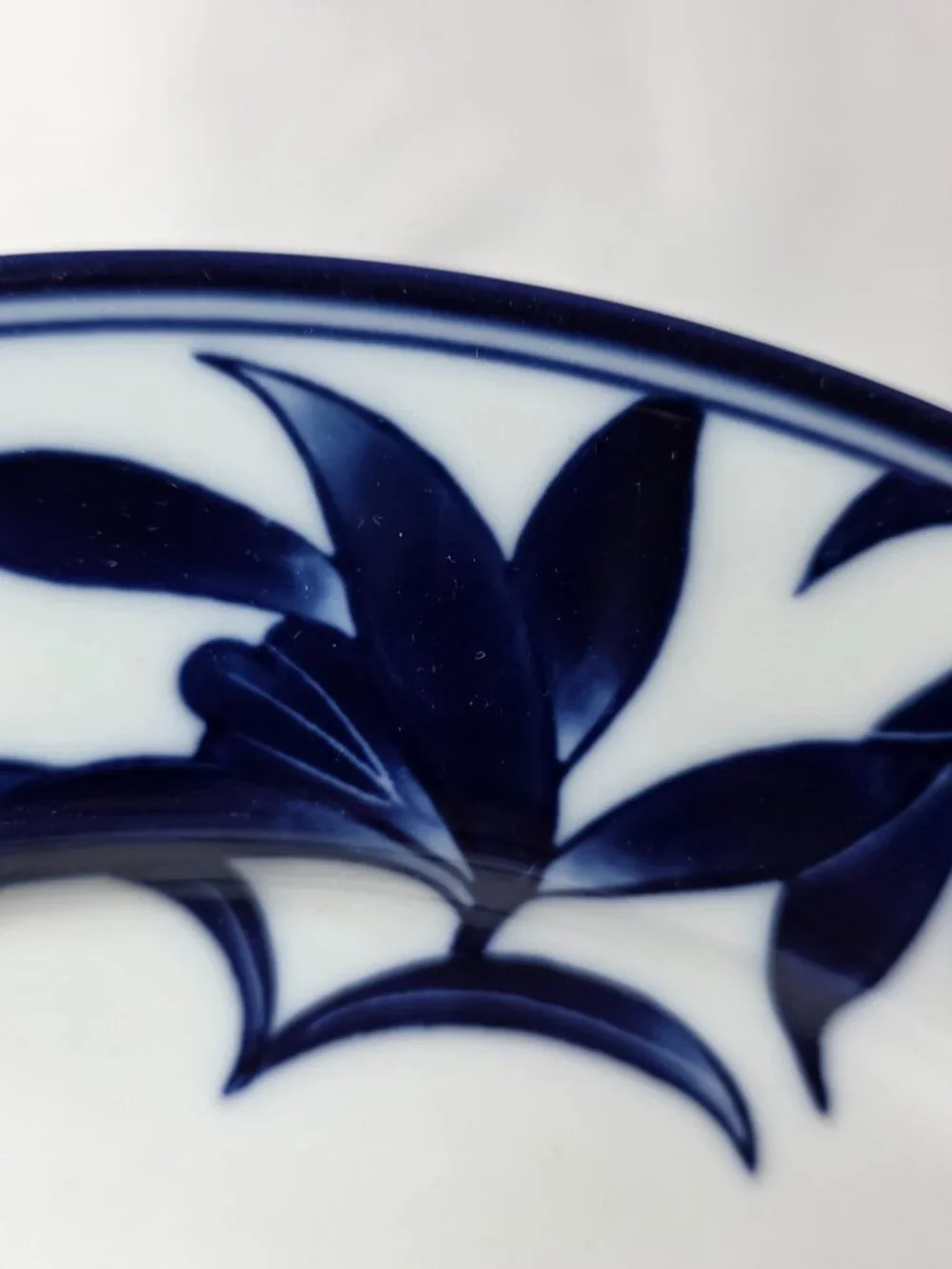 ONE Pier 1 Ming Dinner Plate White with Blue Leaves and Flowers